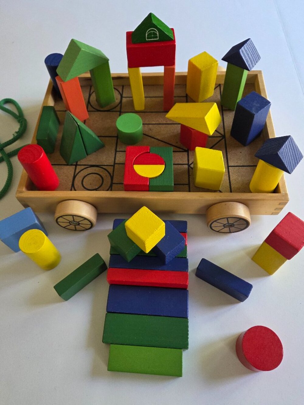 Wooden Pull Toy Cart with Colorful Geometric Building Blocks Set